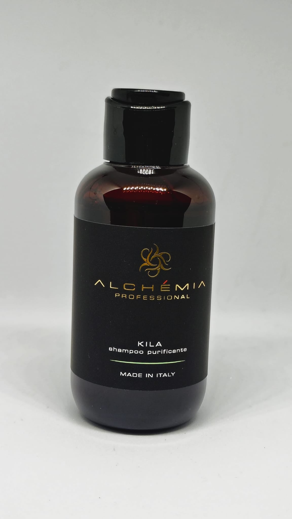 Shampoo antiforfora purificante-Kila shampoo in a dark bottle, perfect for oily scalp or dandruff.